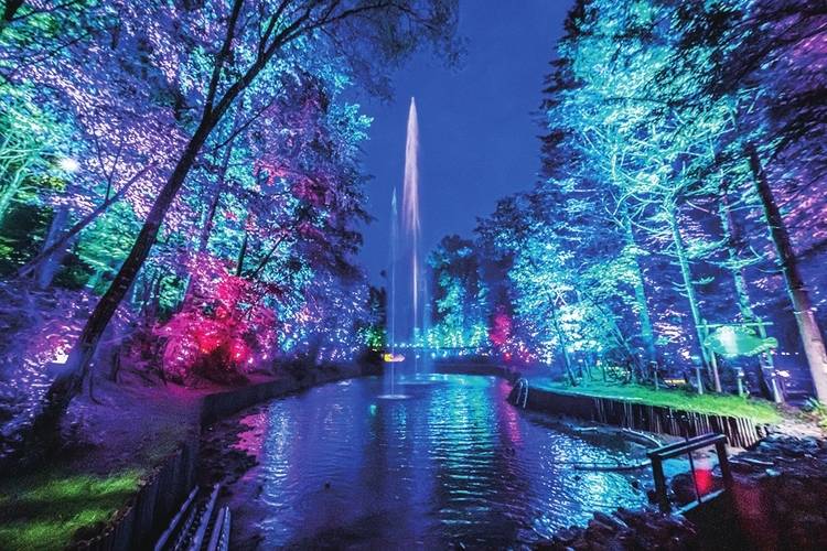 大戏台河景区运用3d投影和特效led灯光技术.