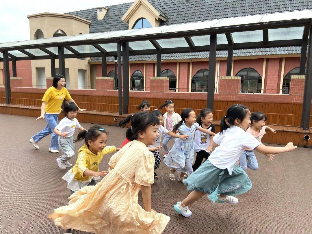 小汪|“学前教育砥砺十年” | 用心保育 满获幸福