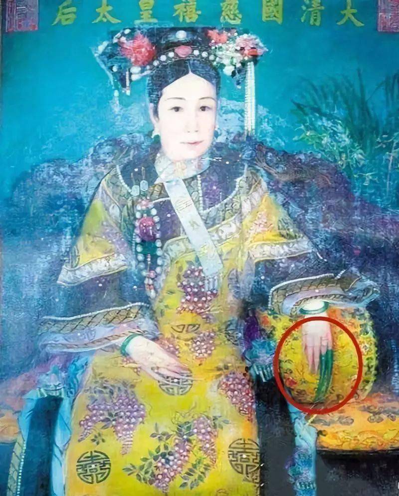 慈禧小小"翡翠护甲套",价值3000多万?