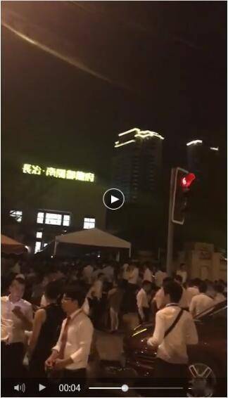 成都世纪星公寓变“办公楼” 开发商长冶地产被立案调查(图13)