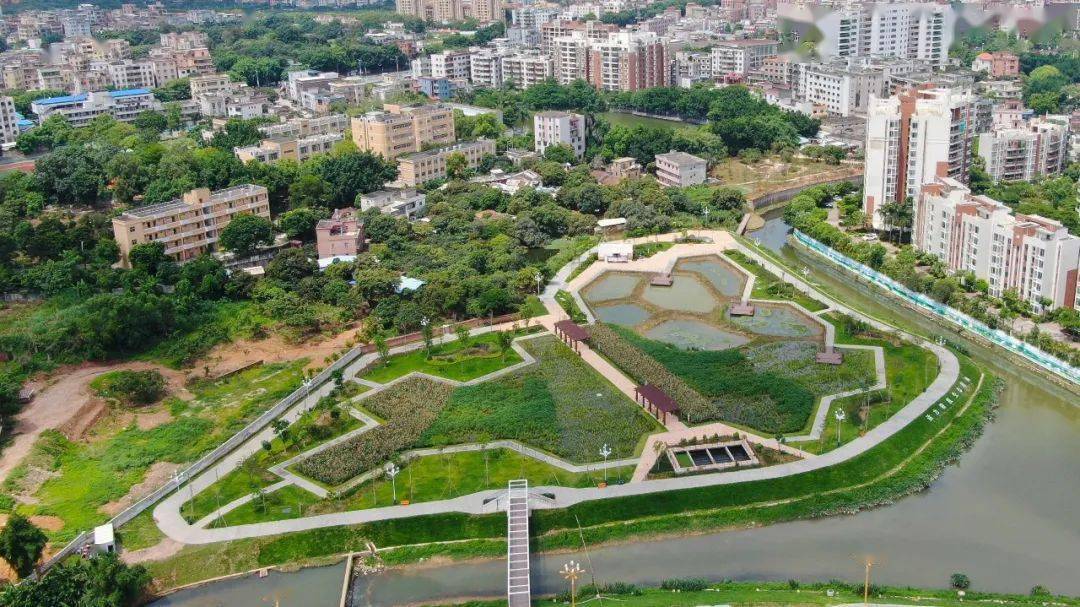 同时也打通了育贤湖与谢岗截洪渠人工湿地公园的休闲廊道