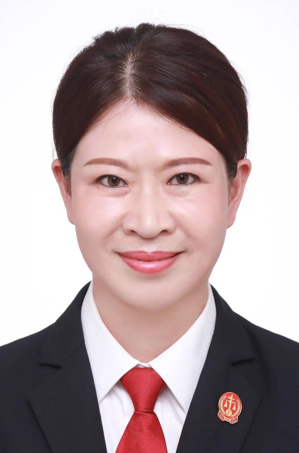 政法英模曾新刑事法官展风采