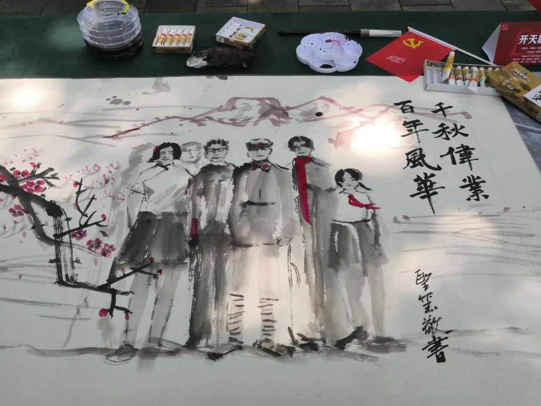 长卷分为"开天辟地""延安精神""人类命运共同体""小康生活""中国梦"等