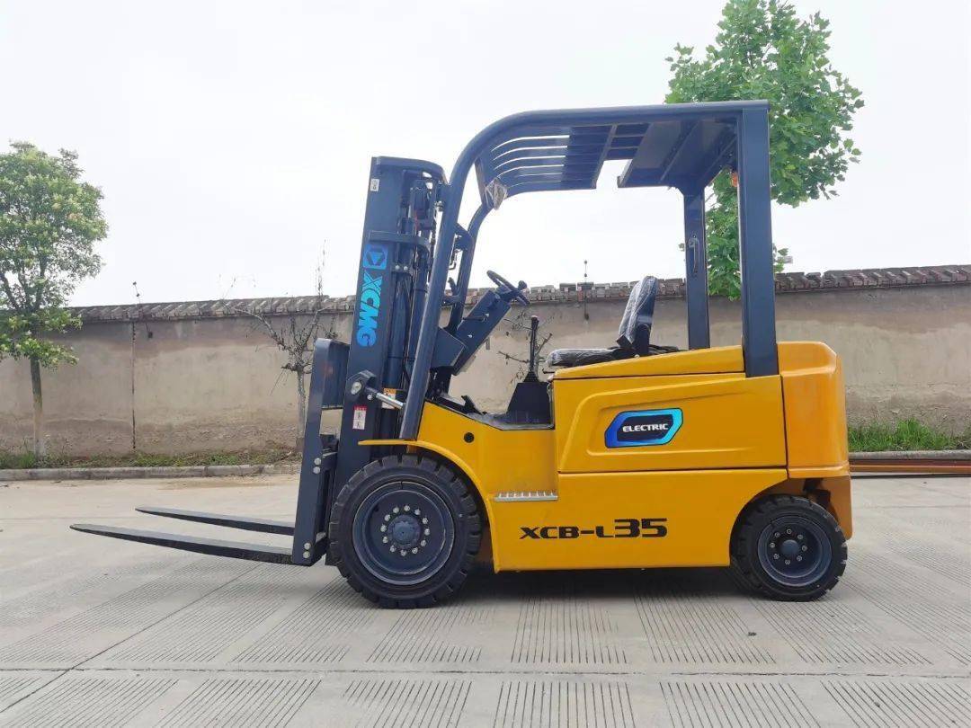 近日,徐工自主研发的高端g系列xcb-l35蓄电池平衡重式叉车重磅下线