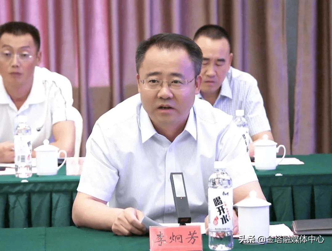 县委副书记,县长李炯芳介绍了金塔县经济社会发展情况,并就项目合作