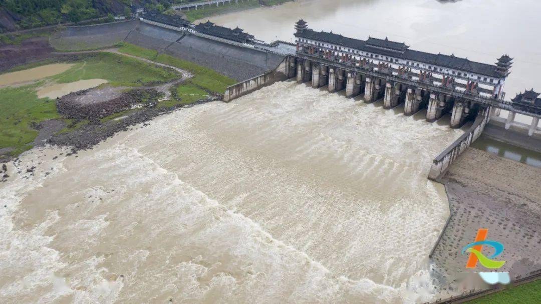 开州水位调节坝10闸开启力稳汉丰湖安全水位