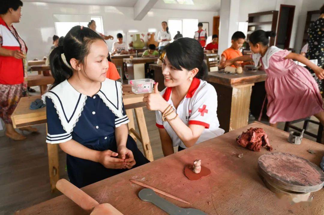 下午14:00,宜兴紫砂小学发生的一幕!