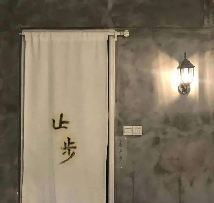 背景图|背景图 | 夜里有灯，你看这个世界并不坏