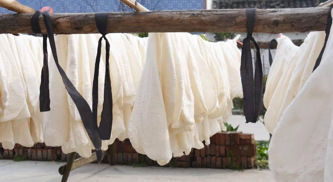 蚕丝被彻底曝光了盖过蚕丝被的女性发生了这么大的变化太不可思议了