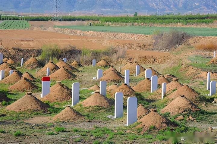 农村下葬后不包坟头出殡3天后才圆坟这3个圆坟礼仪你知道哪些