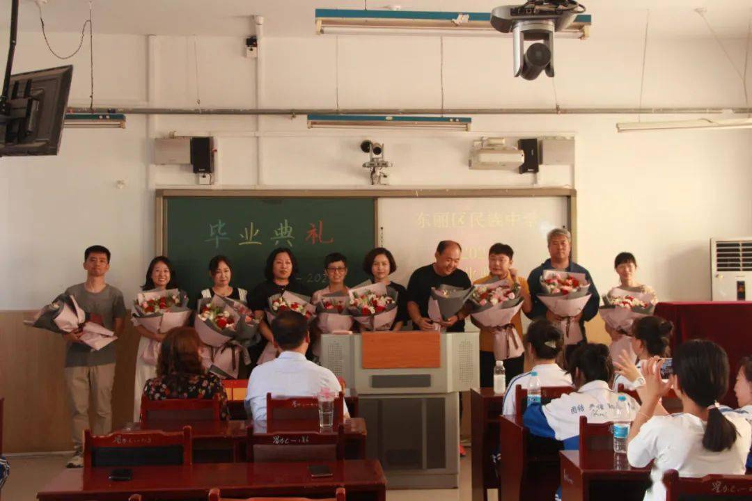 正青春梦启航东丽区民族中学举办2021届毕业典礼