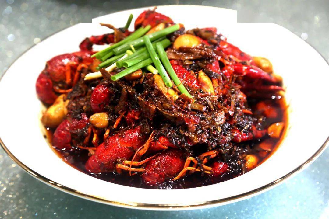 松江人都认识的这个男人,居然在卖龙虾!_嘎嘎