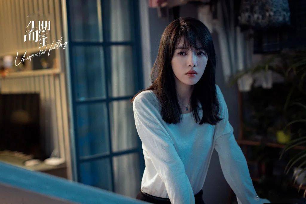 净利|光线上半年净利同比增长超2000%?；“和府捞面”完成8亿融资；《陌生的恋人》定档712