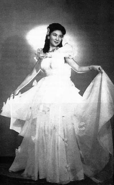 温如华由近百年名人的生活着装说起