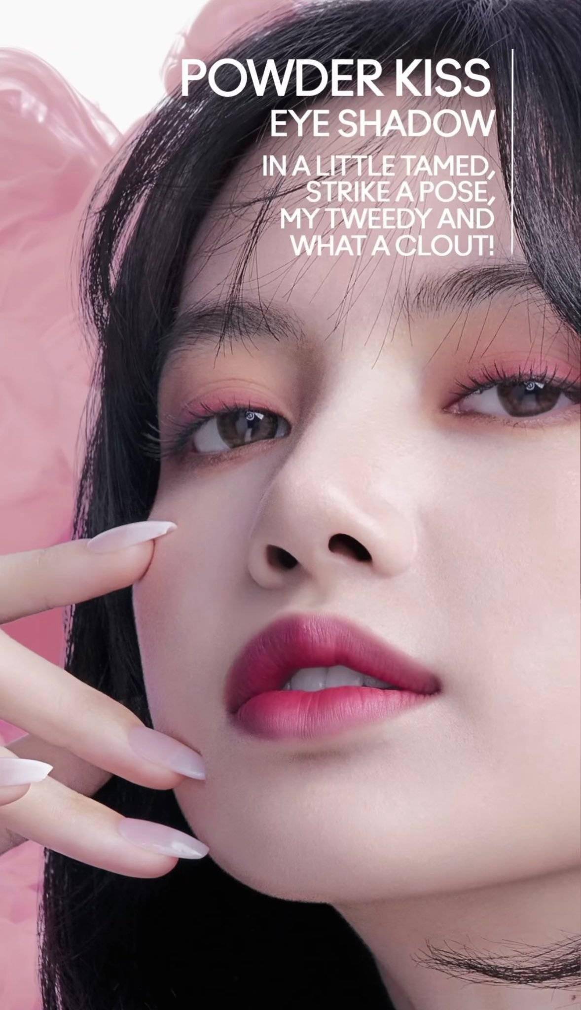 代言人lisa最新广告宣传图浪漫桃系妆容打造真人芭比美貌