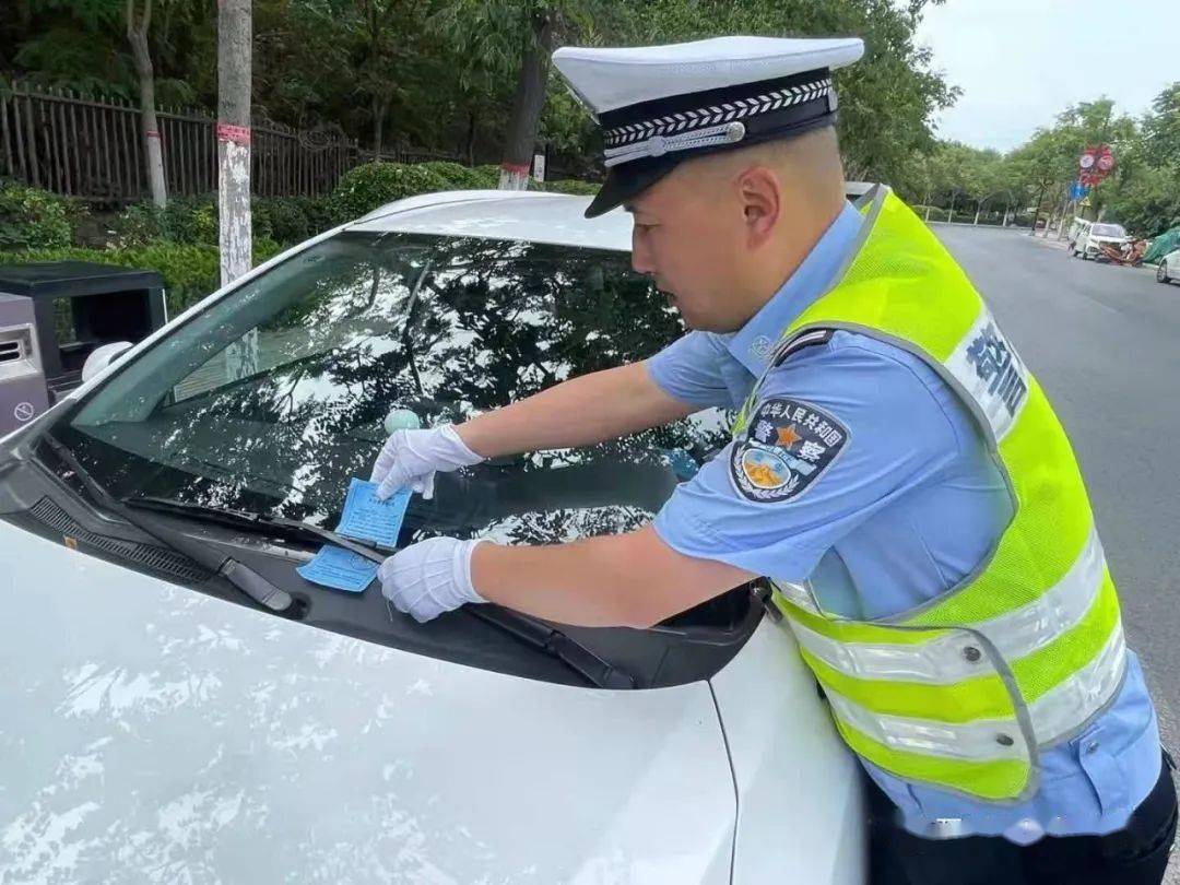 变了交警查违章贴条30分钟内不处罚