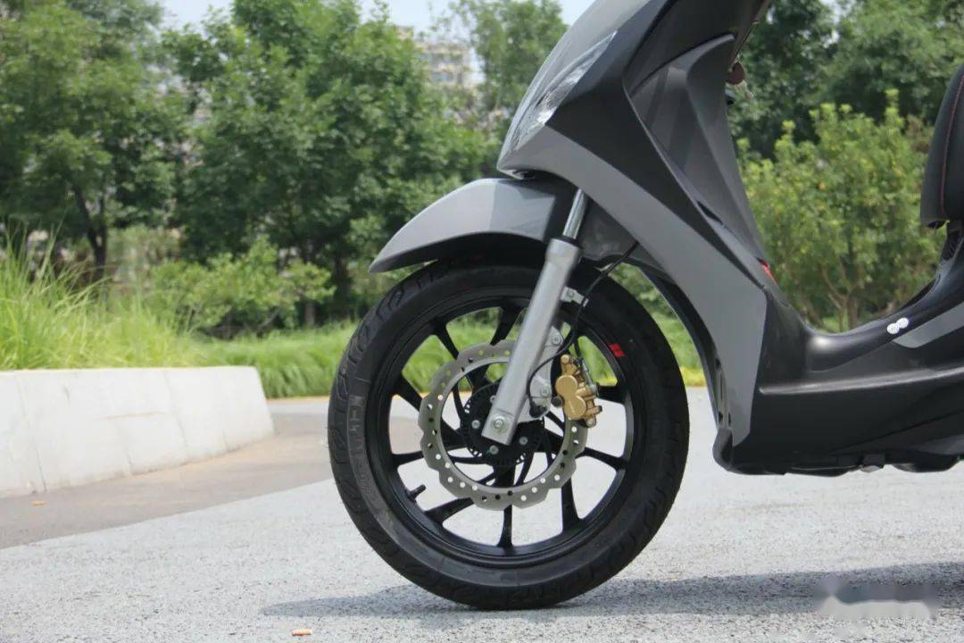 比亚乔medley城市代步可甜可咸