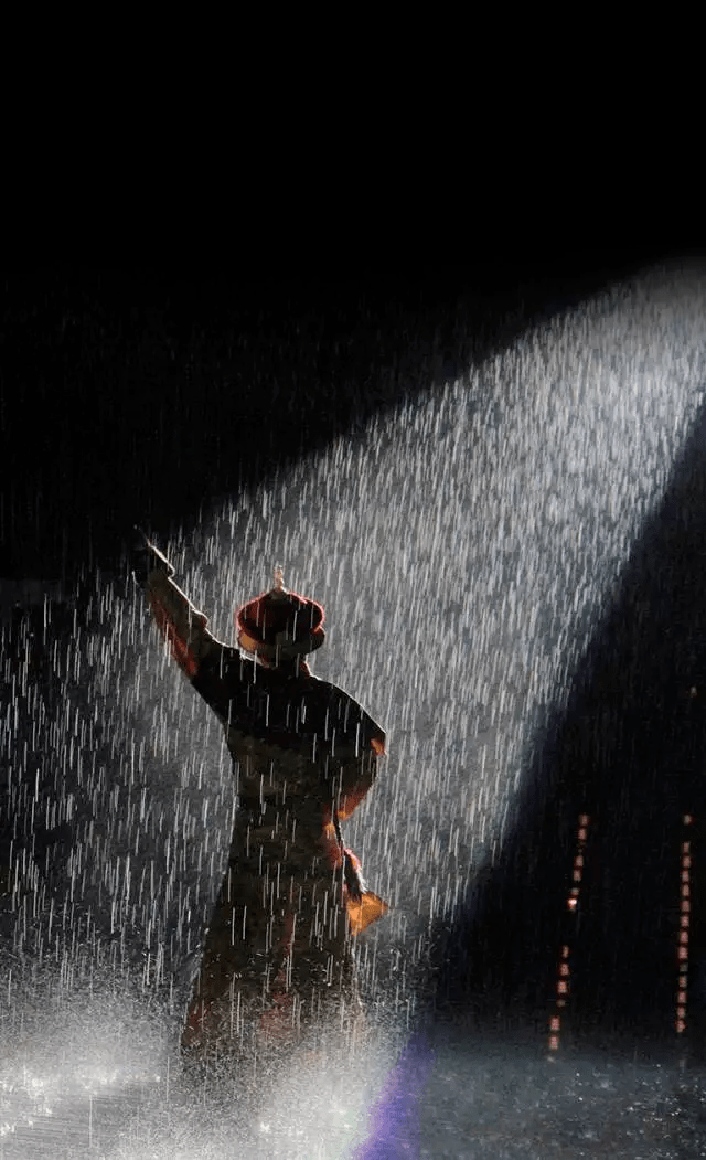 千古帝王情 雨中盡闌珊雨中景色,桂殿蘭宮,不可多得.