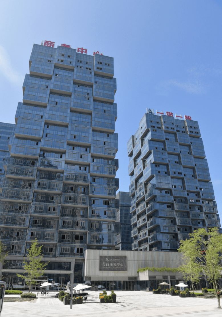 白天看花晚上看灯两江新区寸滩国际新城保税经济区蝶变升级