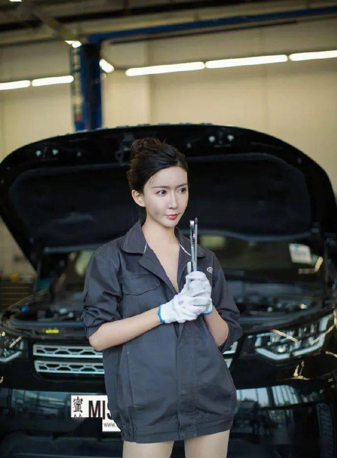 国外4s店售后美女维修技师风采——又靓又飒又专业