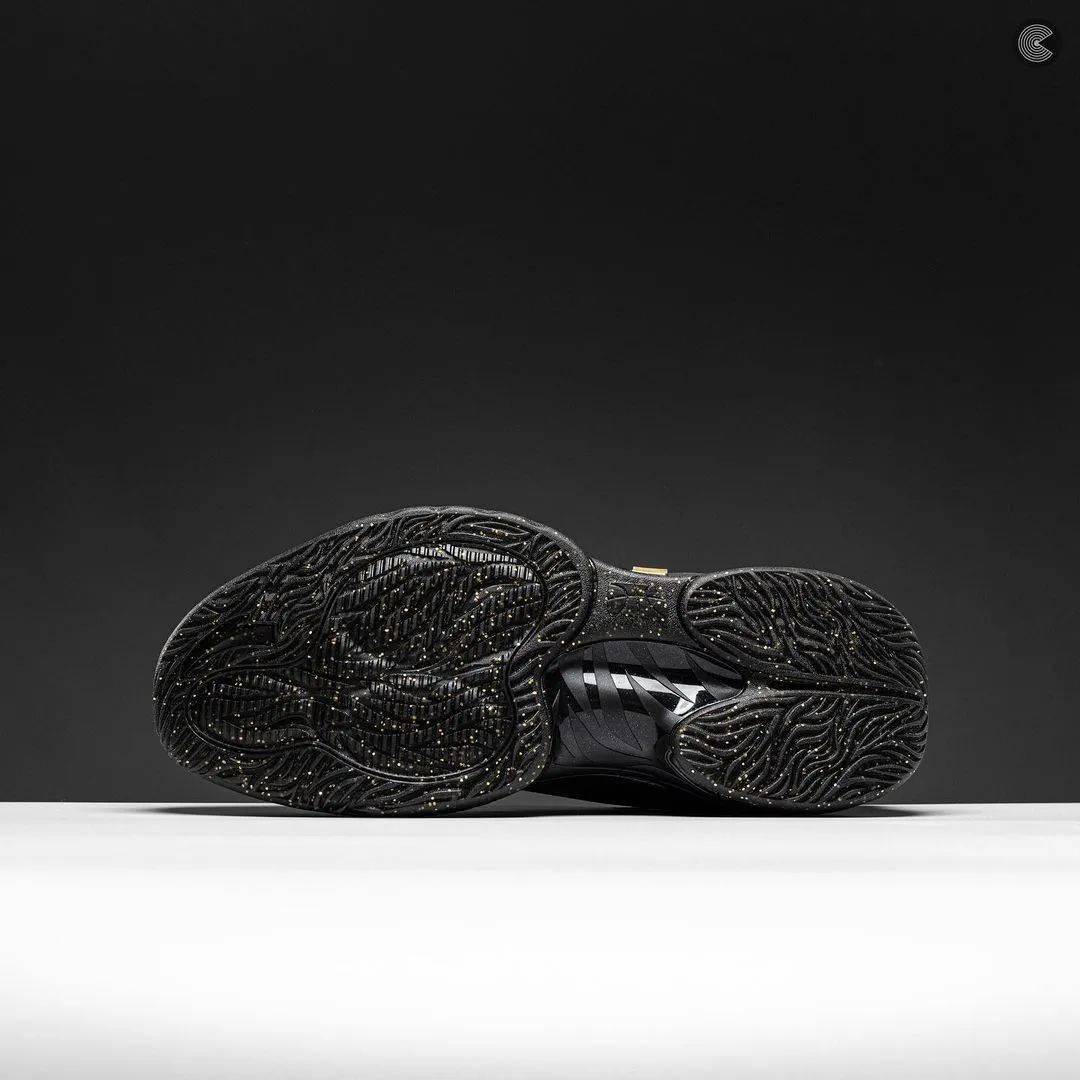 @Weocia|致敬科比！「黑曼巴配色」海沃德 GH2 实物释出