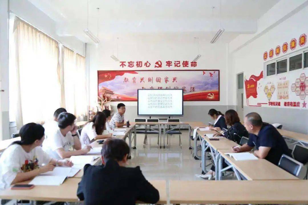 巴彦淖尔市衡越实验中学师资如何看这里