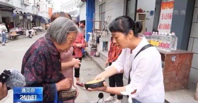 写作|菜场里有位女作家，上午摆摊下午写作，十年出了两本书