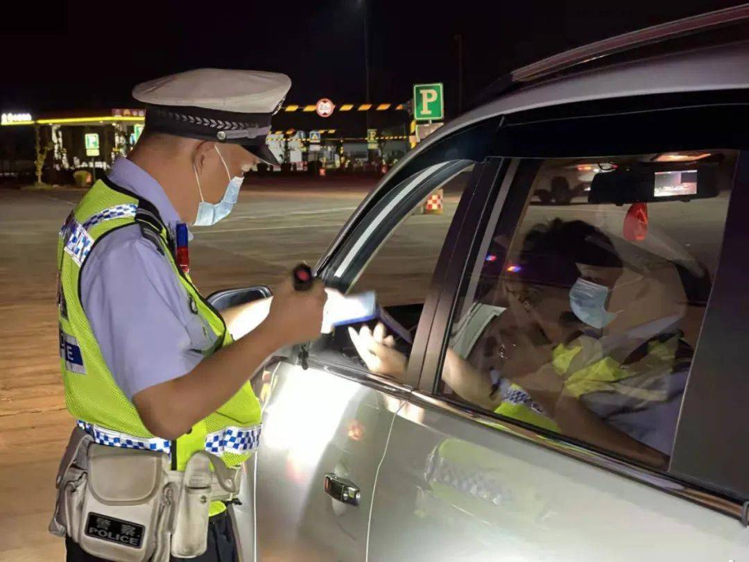 直击梧州夜查酒驾现场!有这个行为交警绝不饶恕!_行动
