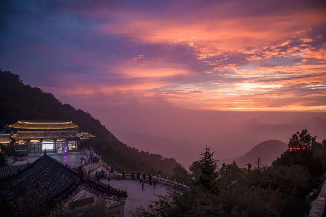 渺渺青峦 空灵仙境