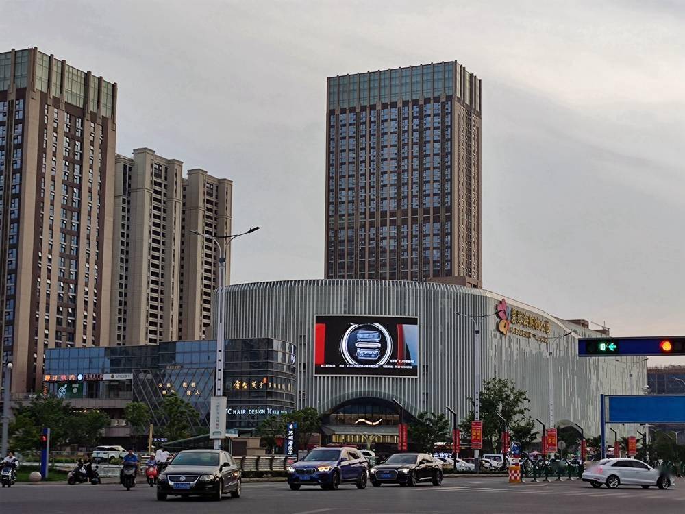 吾悦广场,华润万象汇等商业综合体,苏州湾天铂,华润凯旋名邸与其隔路