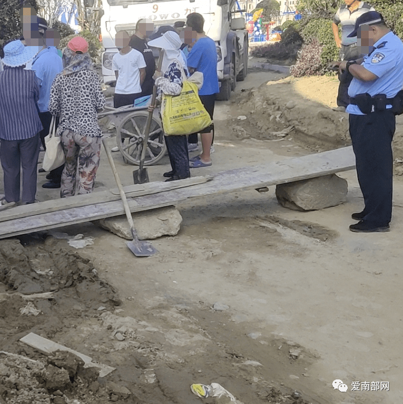 南部满福坝工人堵门讨薪资