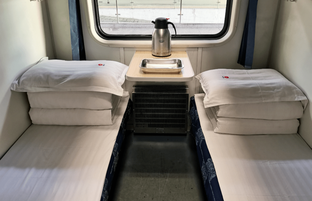 卧铺的被子 原来是这么洗干净的