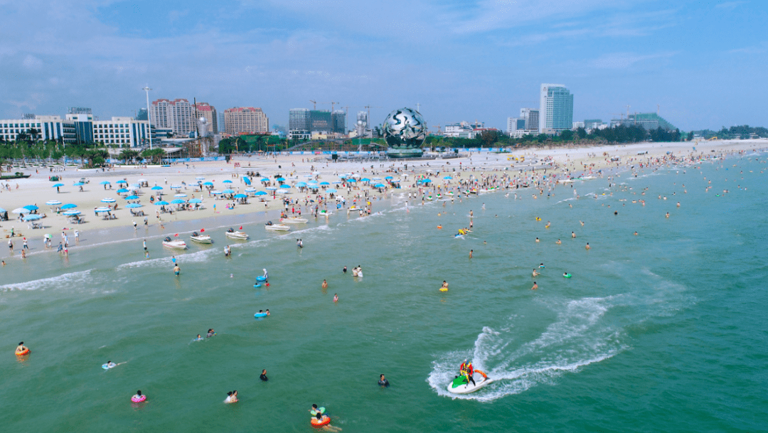 美翻明星打卡同款街景车北海银滩这条街将成新网红打卡点