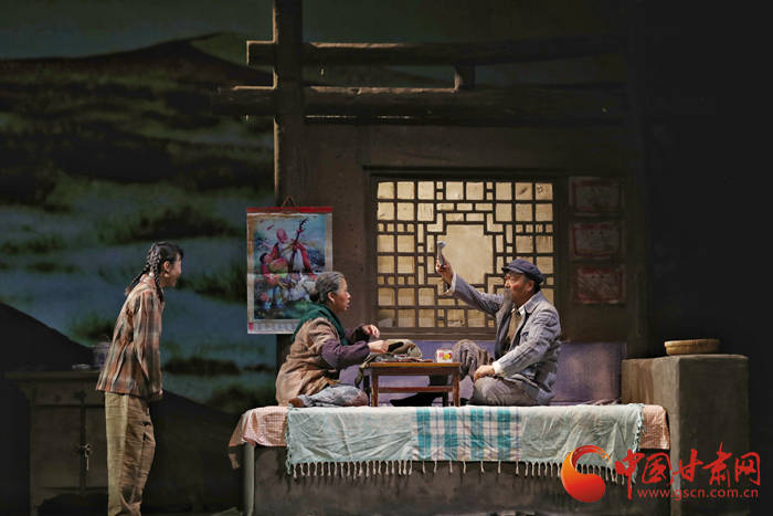 话剧八步沙晋京献礼演出载誉归来汇报演出再次感动家乡人民