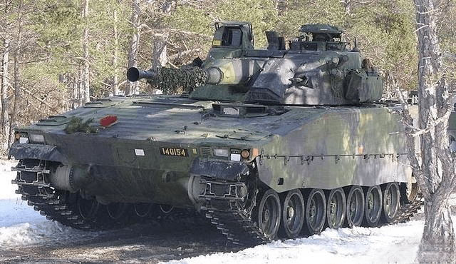 瑞典轮式步兵战车图片