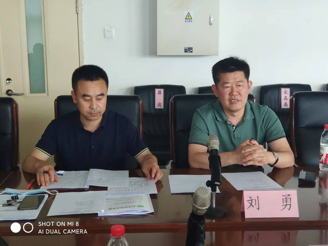 随后,李宏伟教授介绍课题总体情况,课题组刘子泉老师介绍课题问卷调查