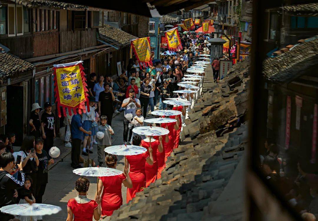 二 等 奖韩尚传-《古街夜色》颜诗涵-《中华峤》(组图)三 等 奖蔡志敏