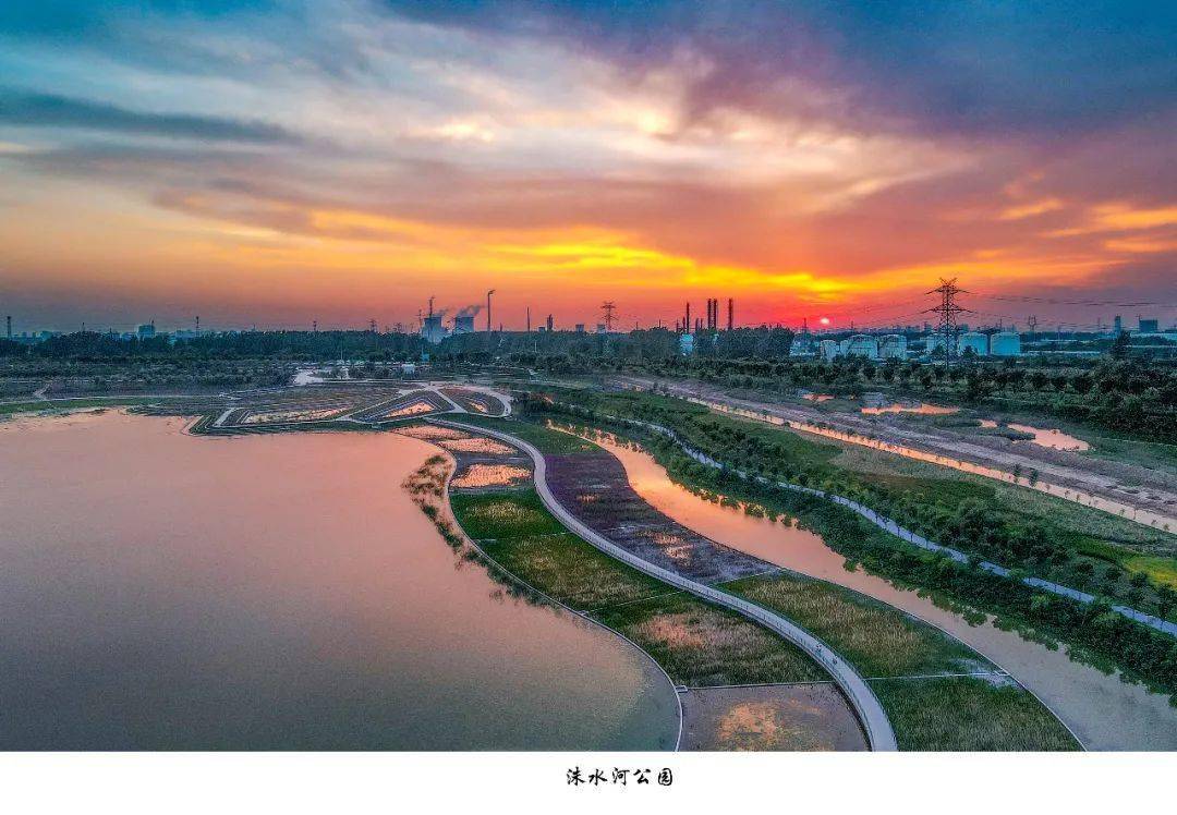 洙水河湿地公园场地内多为现状鱼塘,周边用地性质为一类工业用地,项目