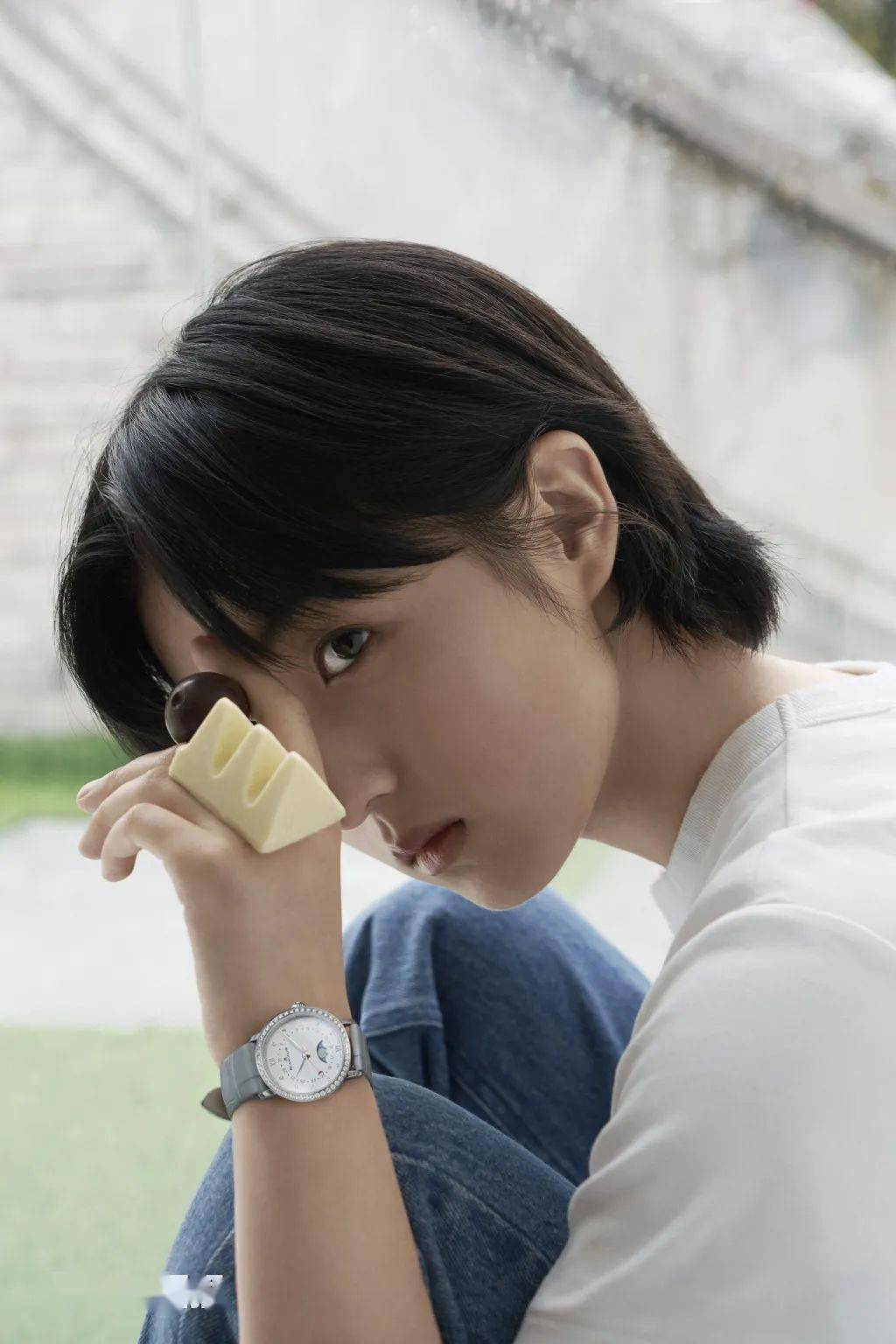 今年流行的淡颜系用发型来打造