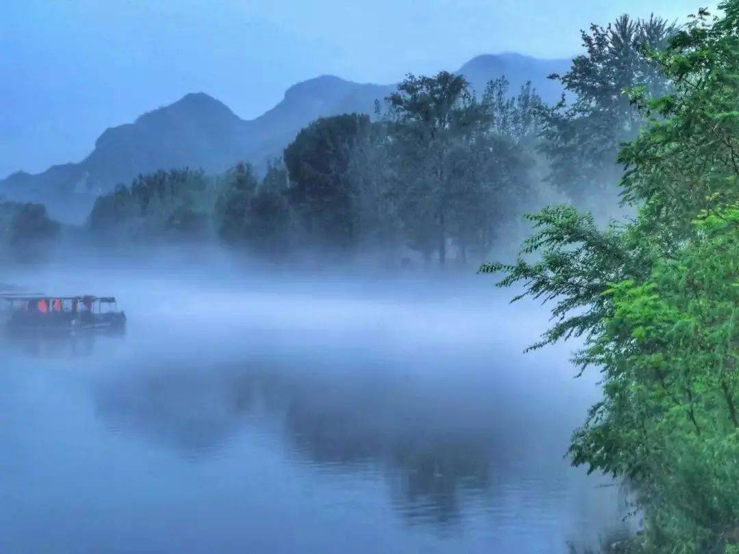 美煙雨朦朧太行水鎮現水霧奇觀