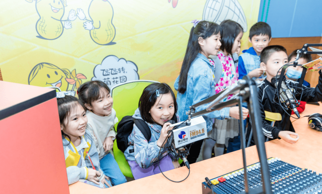们喜欢的这里都有！更有电台实践课程，让孩子登上电台小舞台展示自己！