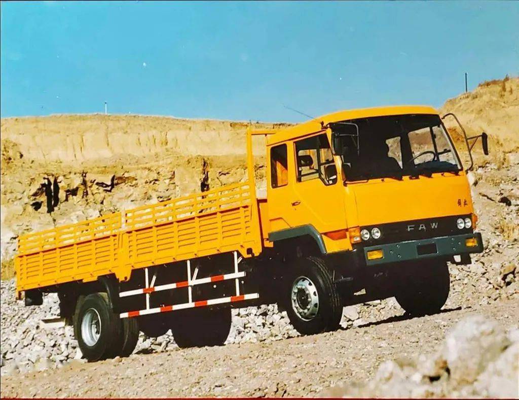 j3时代的解放车车型最出名的应该是解放六平柴了,基本型是载重6吨的ca