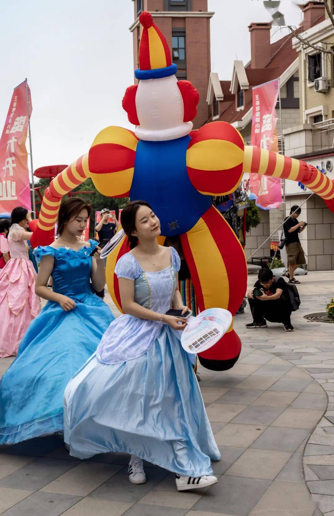 丰富多彩的以及旗袍走秀,文创市集"幸运锦鲤"抽取活动巴洛克主题游街