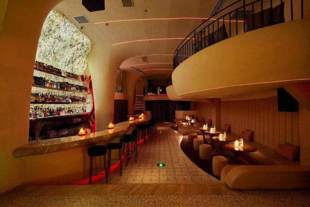 revel | 去不了浓情热烈的巴塞罗那,那就在魔都revel酒吧来一场浪漫的