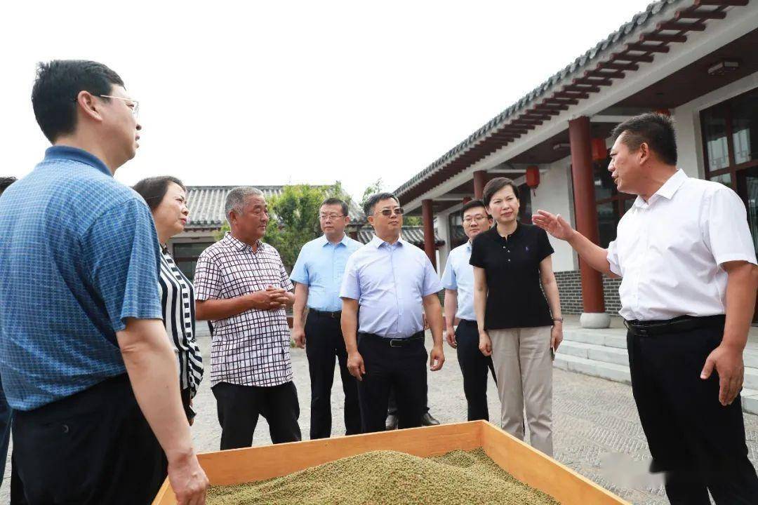 我市市委书记吕珊珊,市领导刘煜,孔德奎陪同活动.