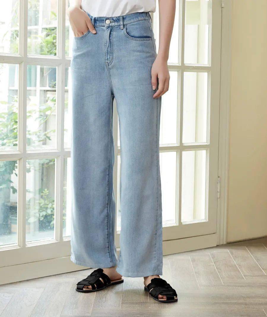 材质|清凉穿搭的灵魂单品：编织羊皮凉鞋，瞬间“拔”高气质