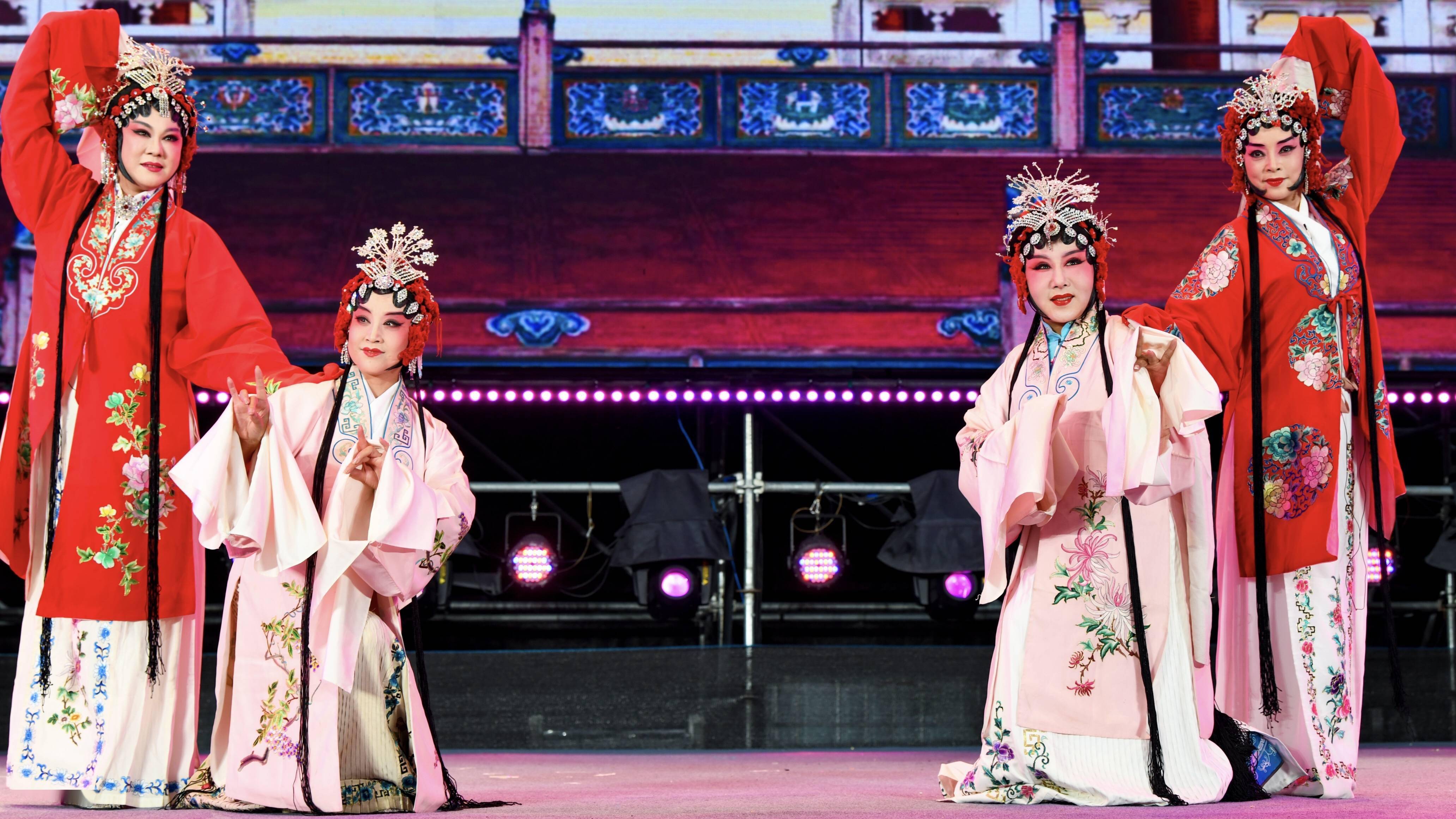 长春|评剧、杂技同台献艺，精彩节目乐享不停