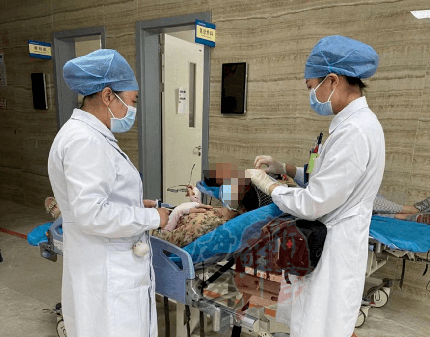 海安人民医院门口一女子被撞!知情人爆料一个细节