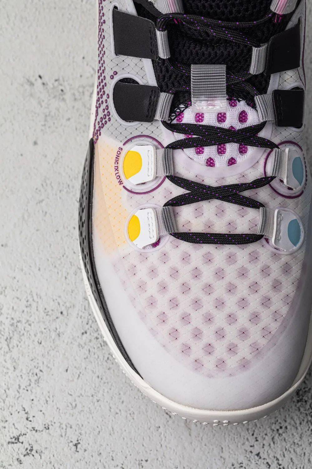 后跟|李宁低帮出神鞋!音速 9 Low 造型更犀利!透气大升级!