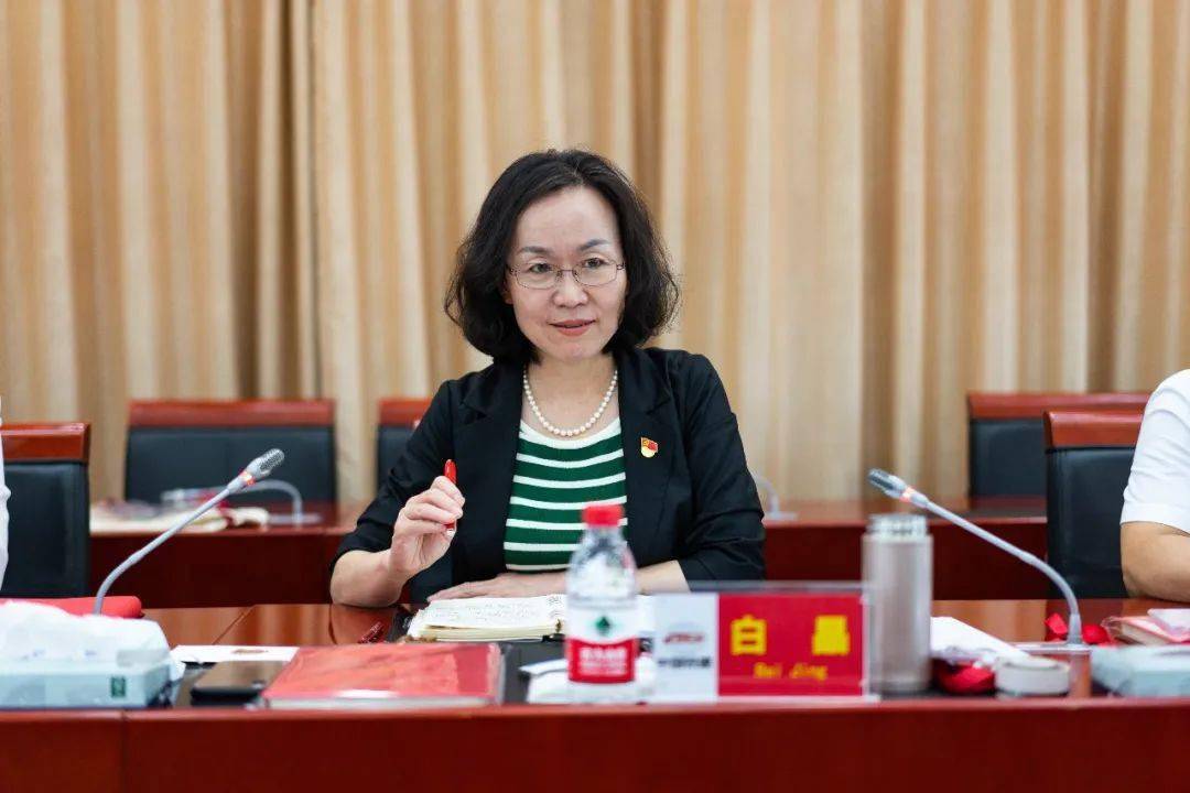 大会在庄严的《国歌》中拉开序幕大会概况7月16日,中铁十八局集团有限